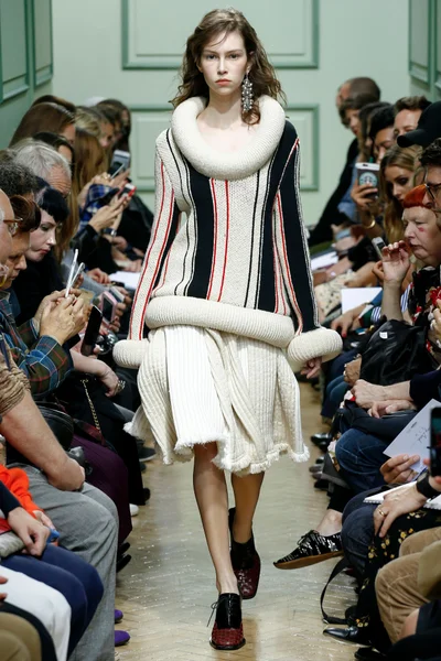 Look 27